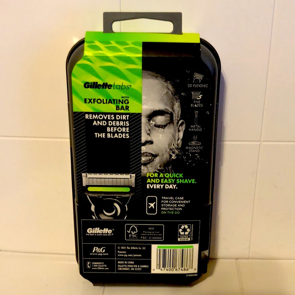 GILLETTE Labs Razor & Case - NEW - Picture 2 of 2